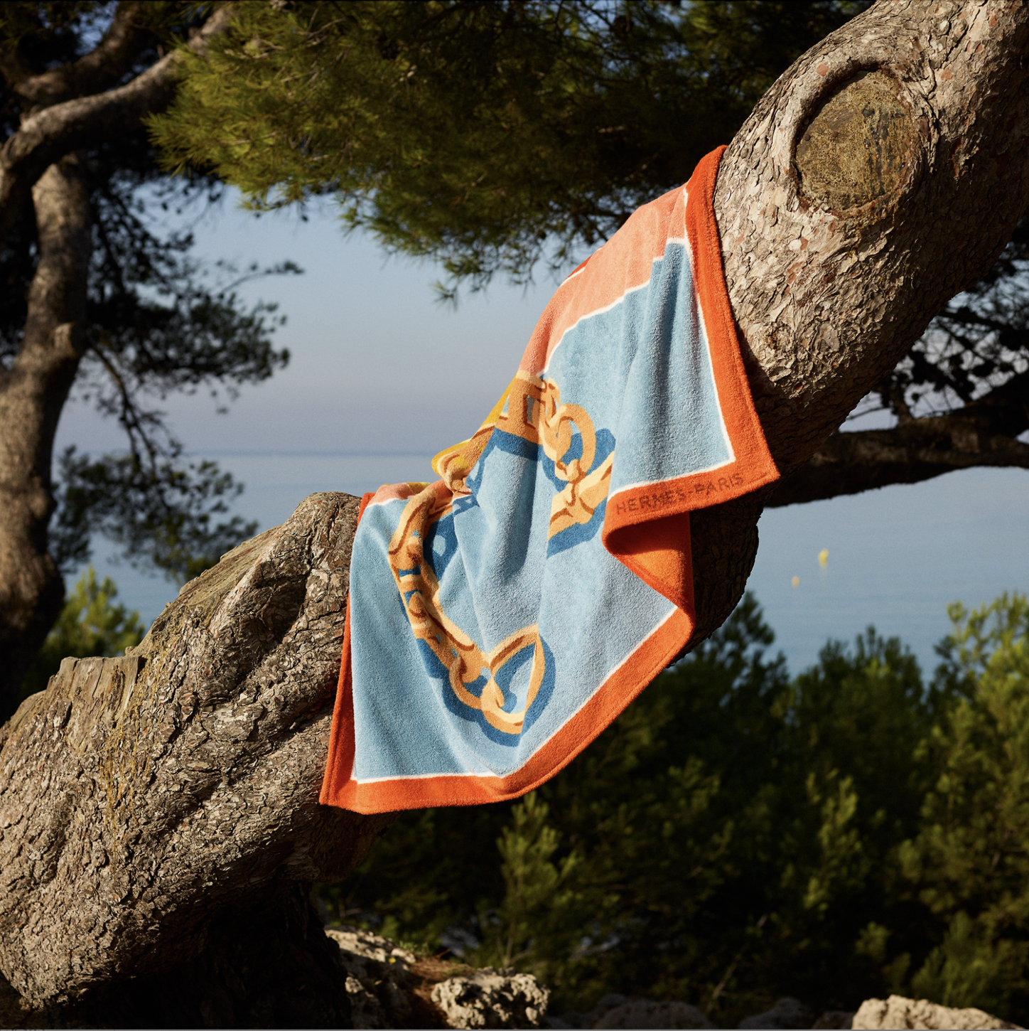 4 Luxurious Beach Towels to Cosy Up Your Long Weekend