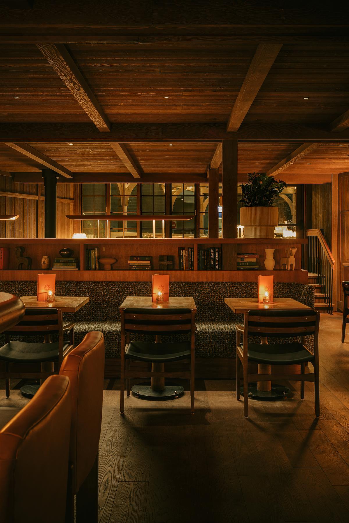 落磯山腳下的設計饗宴:Bluebird餐廳重塑阿爾卑斯山小屋美學