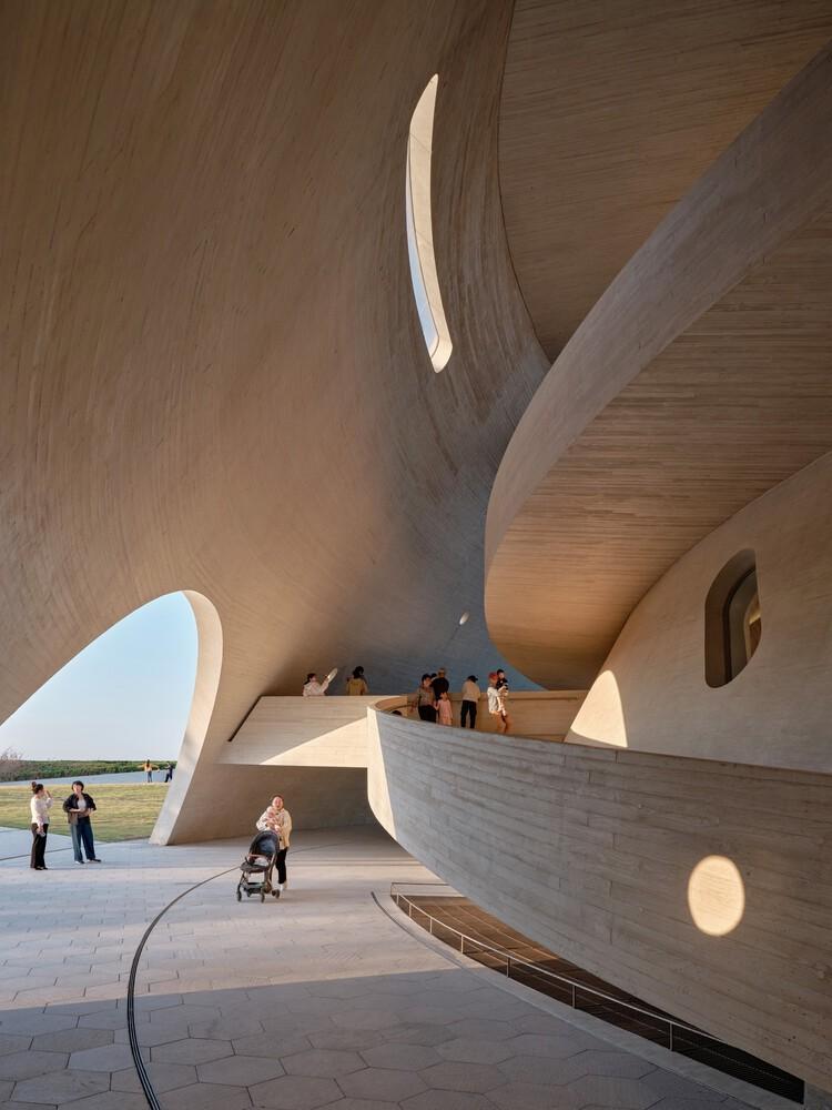 一座會傾聽大海的建築:煙台「時光塔」