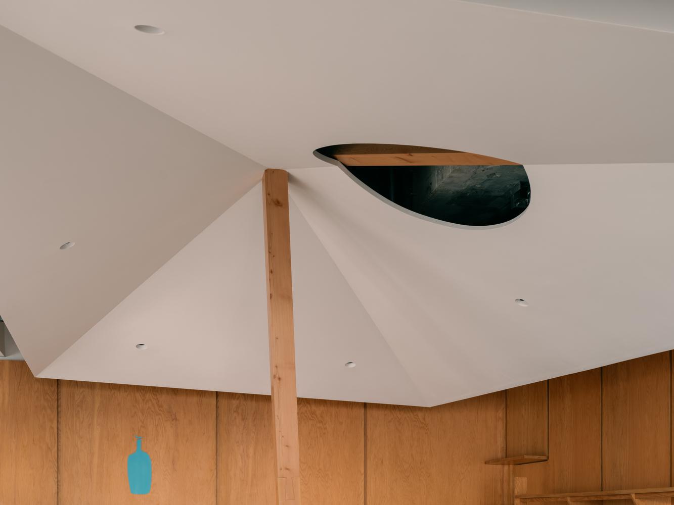 Blue Bottle Coffee上海西岸店, 老船塢邊的咖啡美學