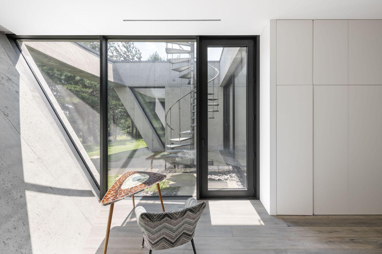 由YCL Studio精心雕琢的立陶宛湖畔建築Villa O