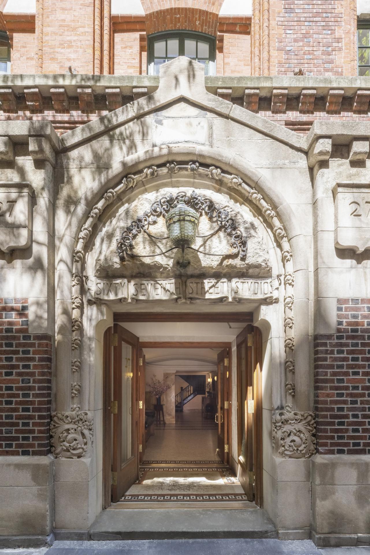 Françoise Gilot's Former NYC Home Listed for HK$34M