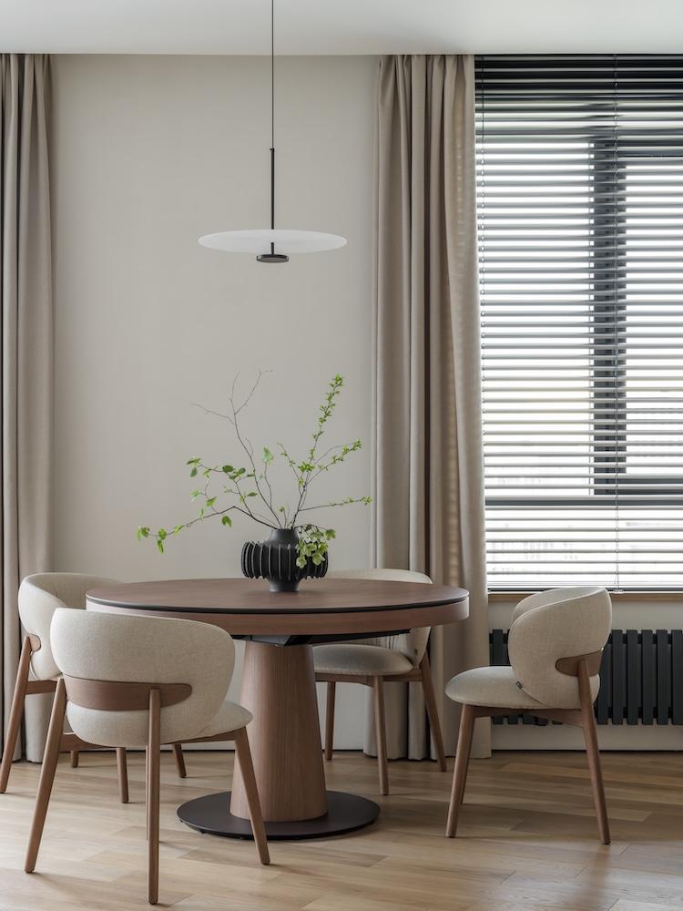Clever Transitional Solution Makes this Open-Plan Abode Warm and Minimal
