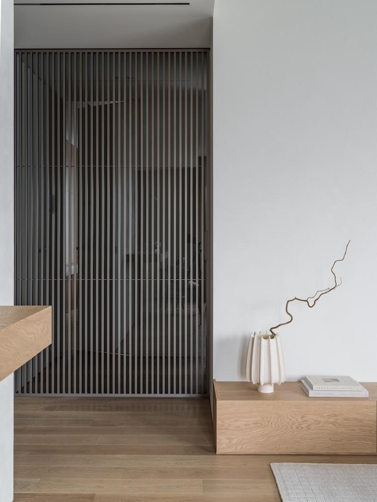 Clever Transitional Solution Makes this Open-Plan Abode Warm and Minimal