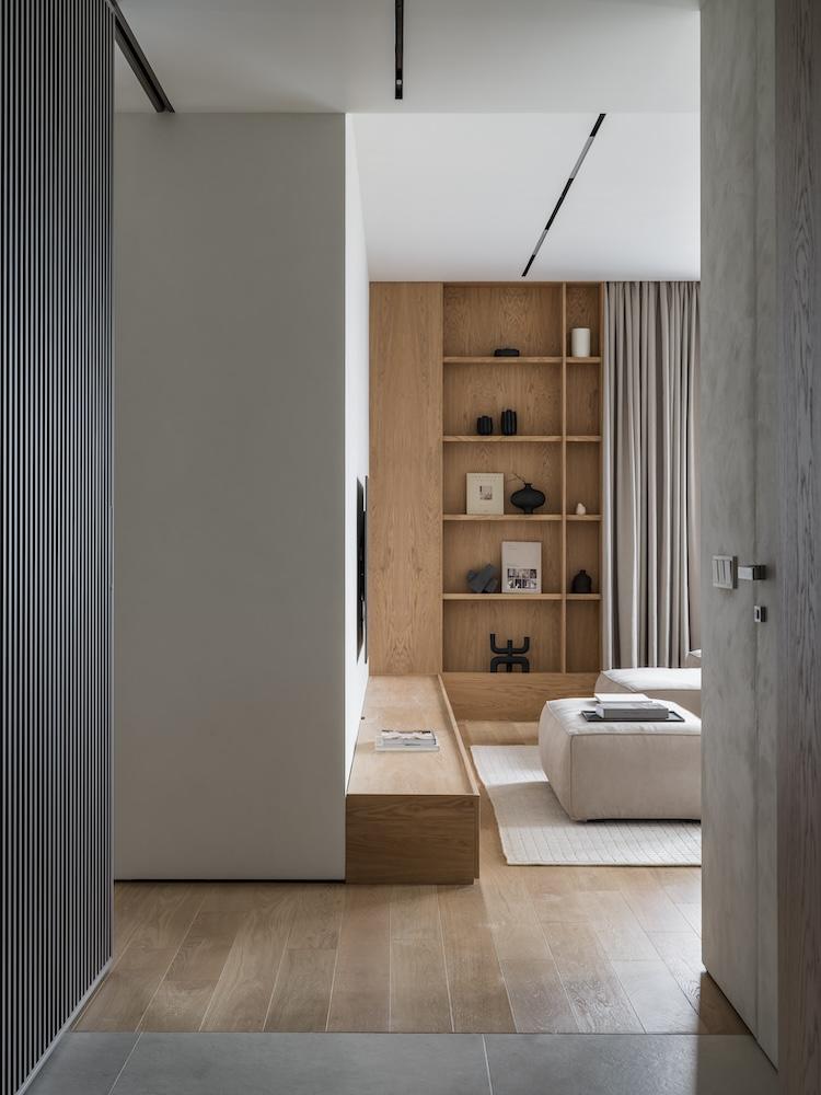 Clever Transitional Solution Makes this Open-Plan Abode Warm and Minimal