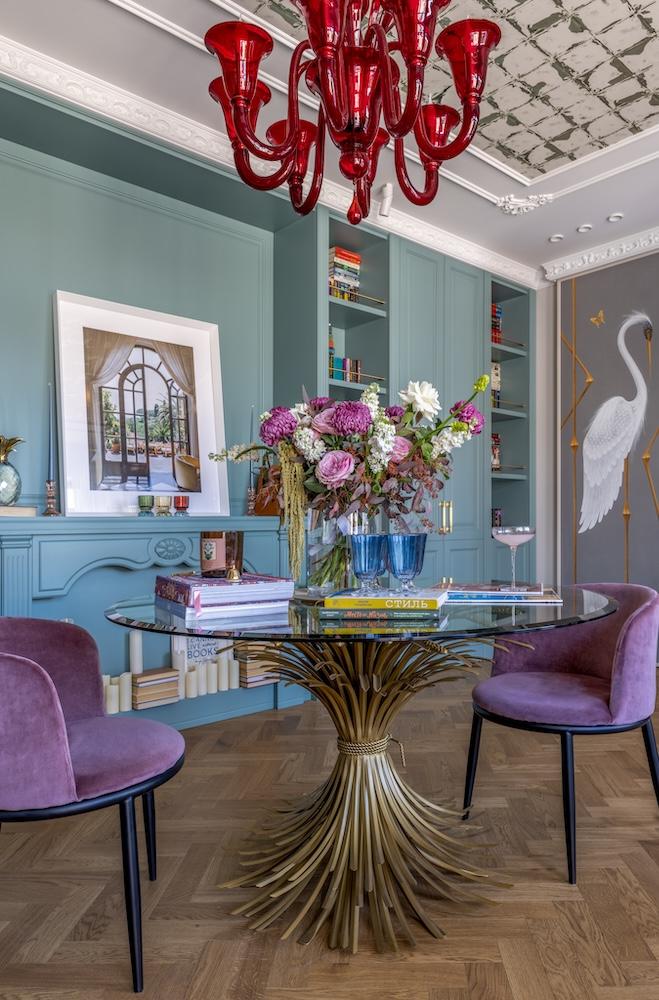 Tour a 1920s-Inspired Abode that Glows like a Jewellery Box