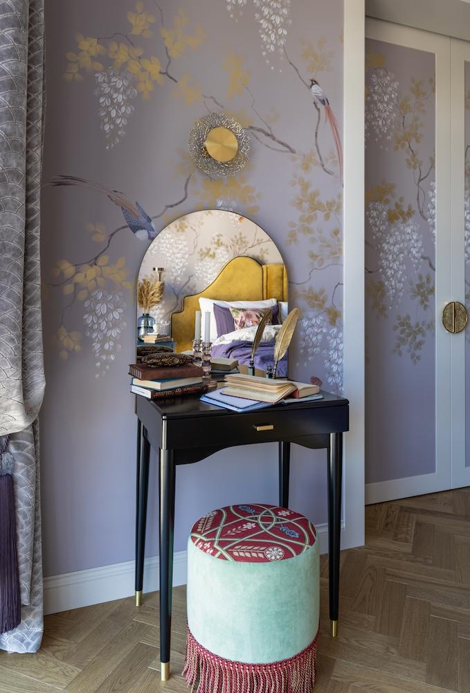 Tour a 1920s-Inspired Abode that Glows like a Jewellery Box