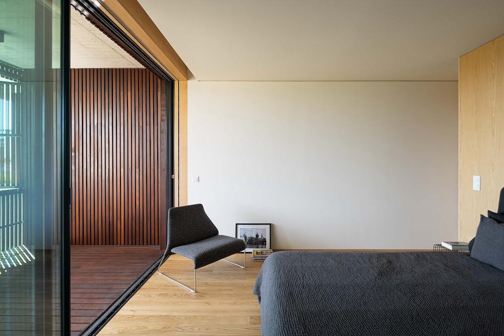 Inside a Split-Level Home in Harmony with Nature