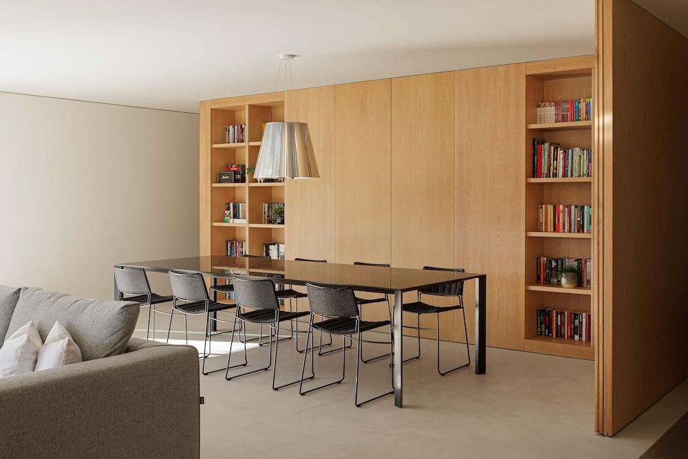 Inside a Split-Level Home in Harmony with Nature