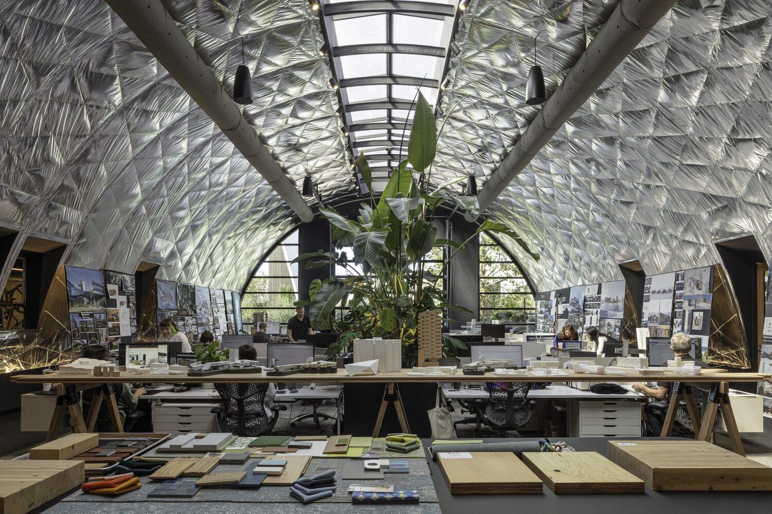 美國Skylab Architecture多功能辦公空間,工業風與自然共融的創意設計
