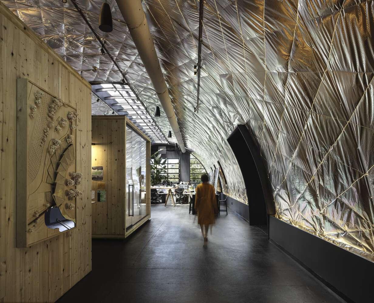 美國Skylab Architecture多功能辦公空間,工業風與自然共融的創意設計