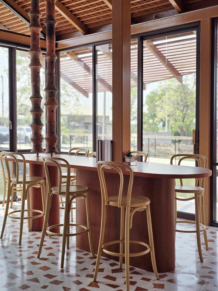 湖邊秘境咖啡店Terracotta Cafe,藏著泰國傳統陶藝的溫度