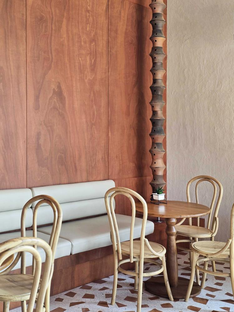 湖邊秘境咖啡店Terracotta Cafe,藏著泰國傳統陶藝的溫度