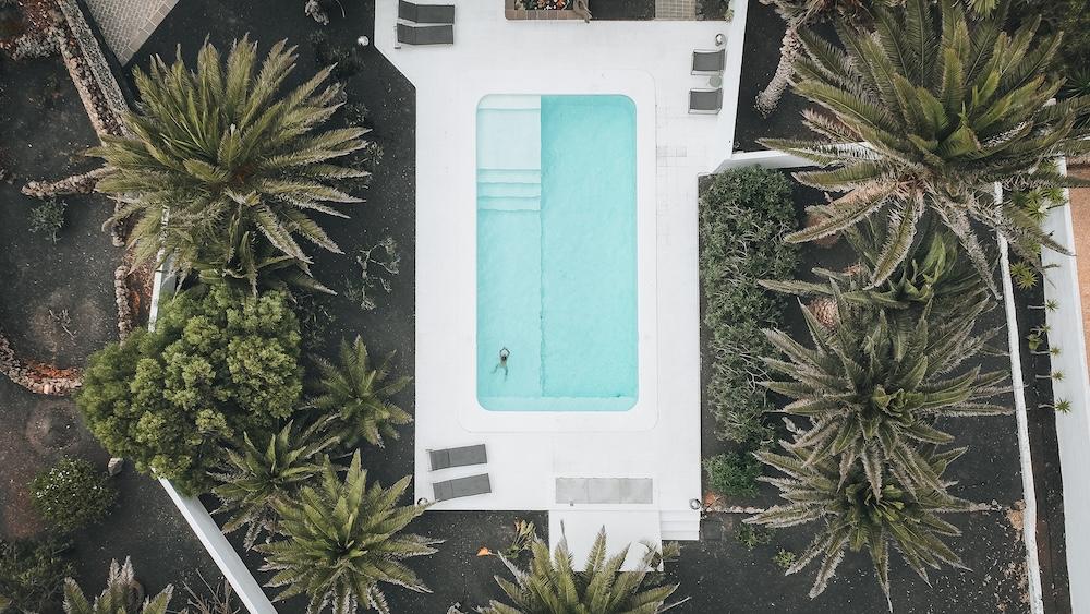 White and Green Villa in Lanzarote Blends Simplicity with Natural Beauty