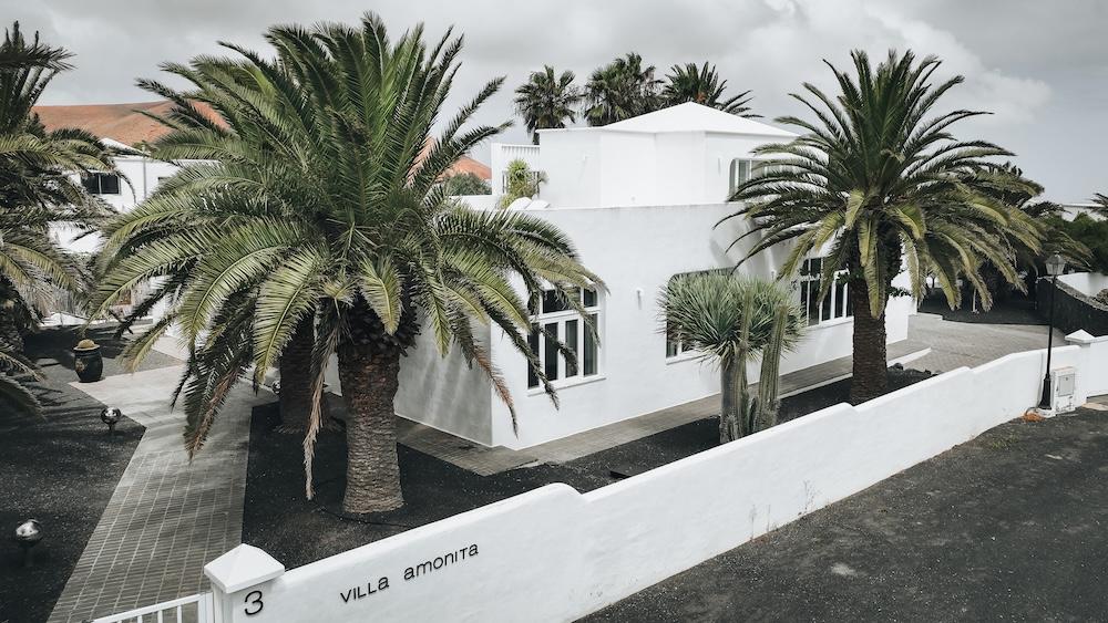 White and Green Villa in Lanzarote Blends Simplicity with Natural Beauty
