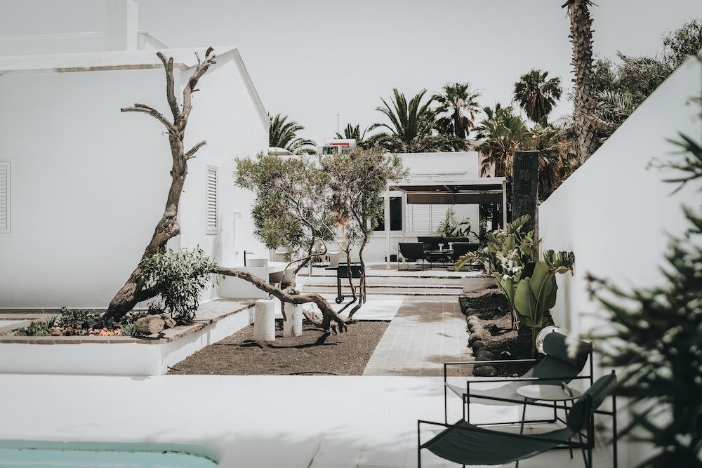 White and Green Villa in Lanzarote Blends Simplicity with Natural Beauty