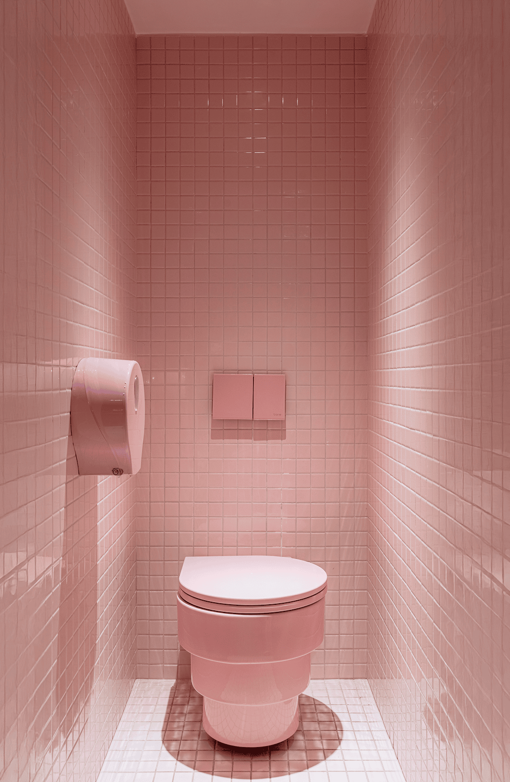Paris Restaurant Gets Bold Makeover with a Distinctive Restroom