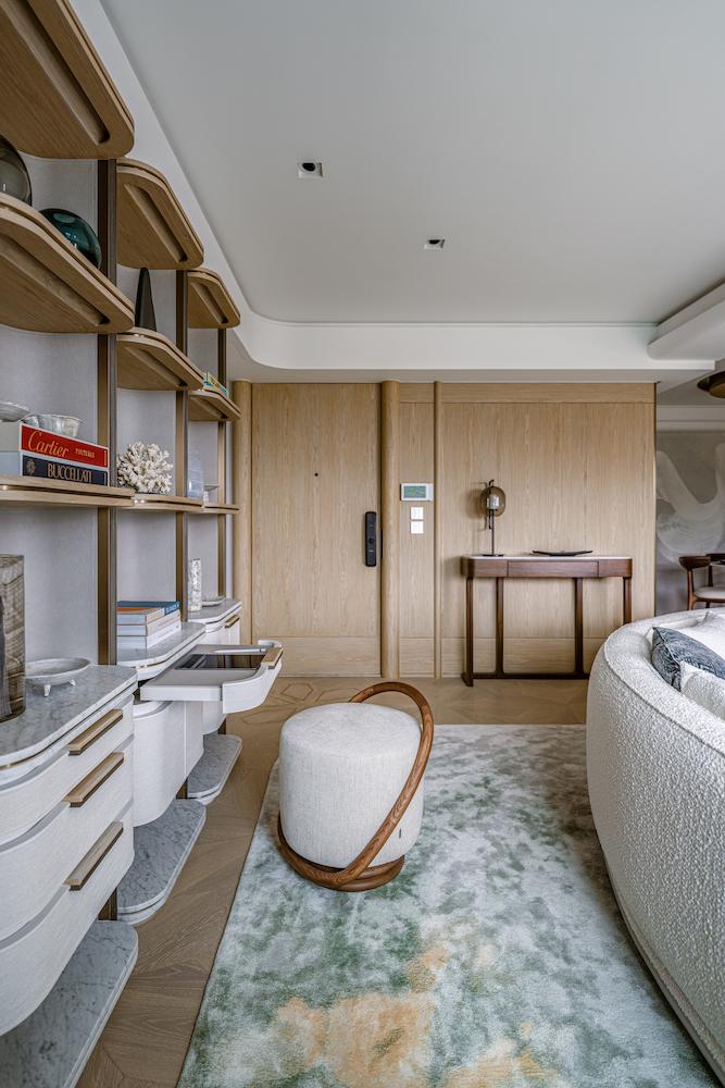 This 1,500 sq.ft Pok Fu Lam Home Captures the Quiet Beauty of Sunset Moments