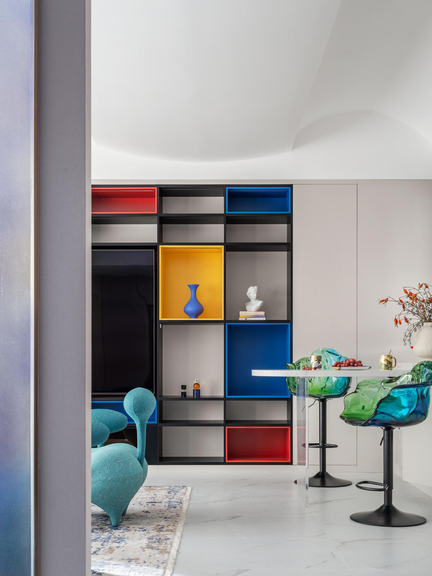 This Beijing Home Channels Piet Mondrian's Colour Theory into Luxury Living