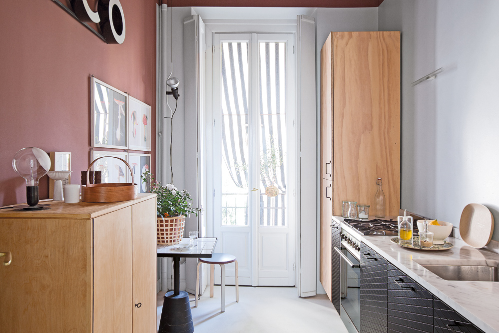 Unconventional decor and colour gives this architect’s flat new life