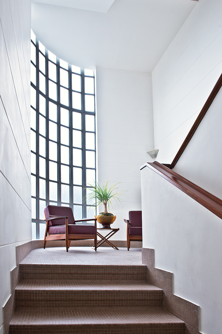 An impressive 1930s Bauhaus apartment houses a family’s stunning collection