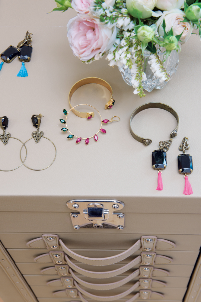 Her extensive jewellery collection – stored in a leather jewellery case and displayed in the master bedroom – calls to mind the years she spent as a jewellery designer before turning her attention to interiors.