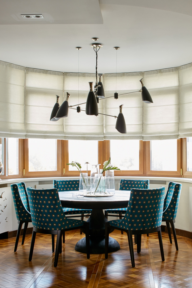 Hanging above the dining table is the Duke suspension lamp from DelightFULL.