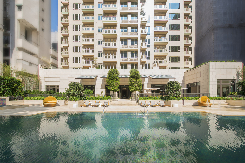 The 25-metre swimming pool backs onto The Peak, enjoying green views of the dramatic hills behind. 