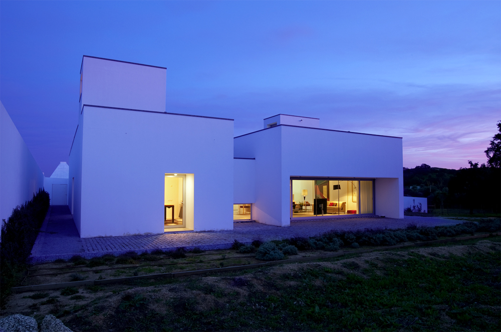 Explore a minimal, mid-century modern Portuguese villa