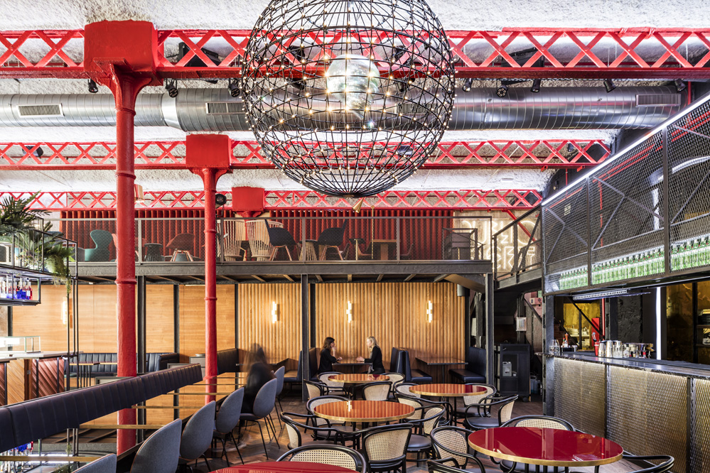 El Equipo Creativo’s newly designed bar El Mama – La Papa is a study in contrasts