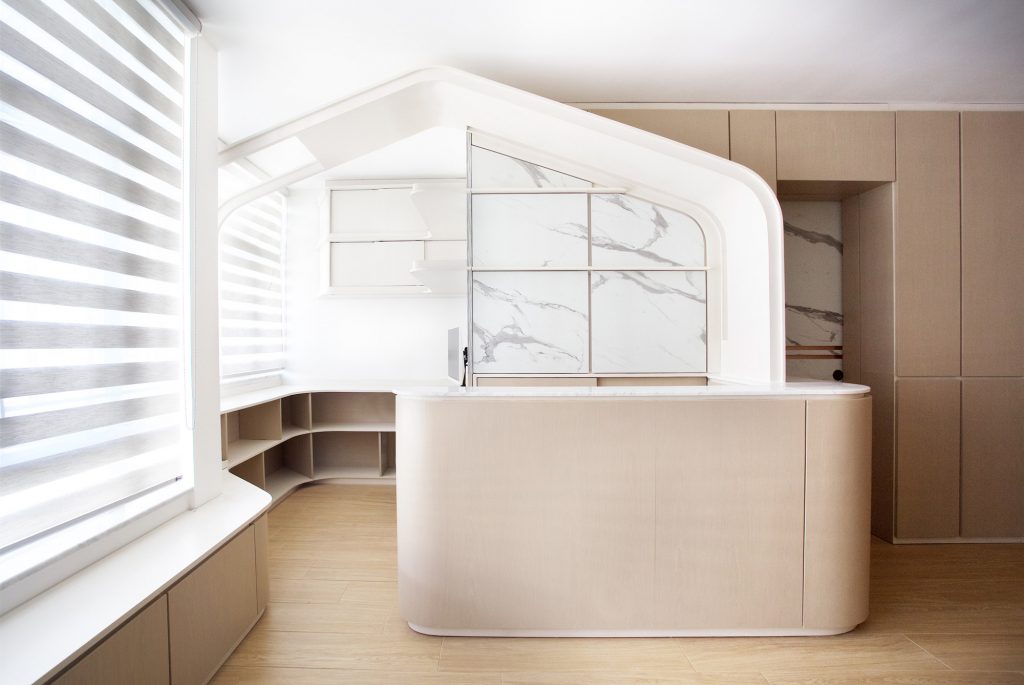 This 600-sqft Lam Tin apartment is all about the curves