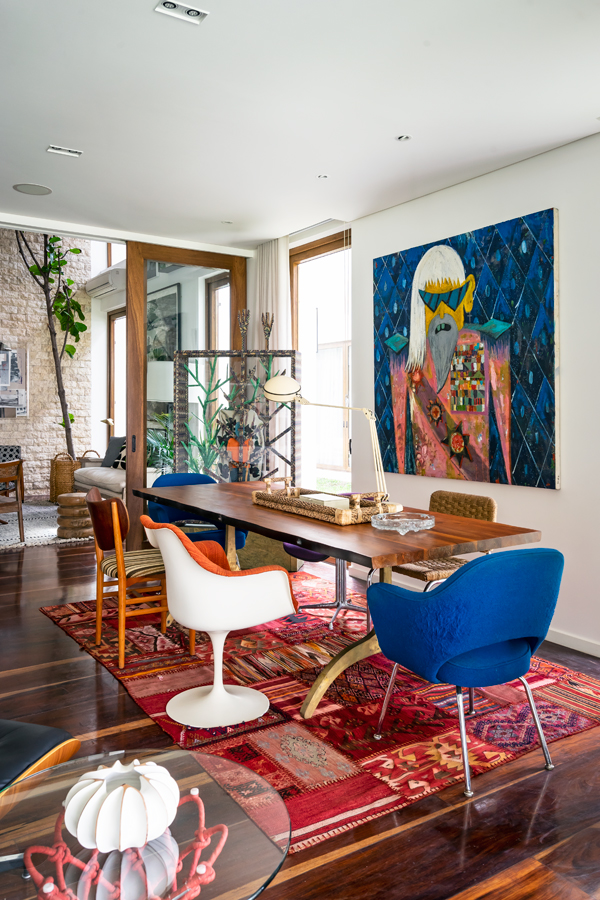 In Manila, Modern Art and Midcentury Furniture Punctuate an Eclectic Home