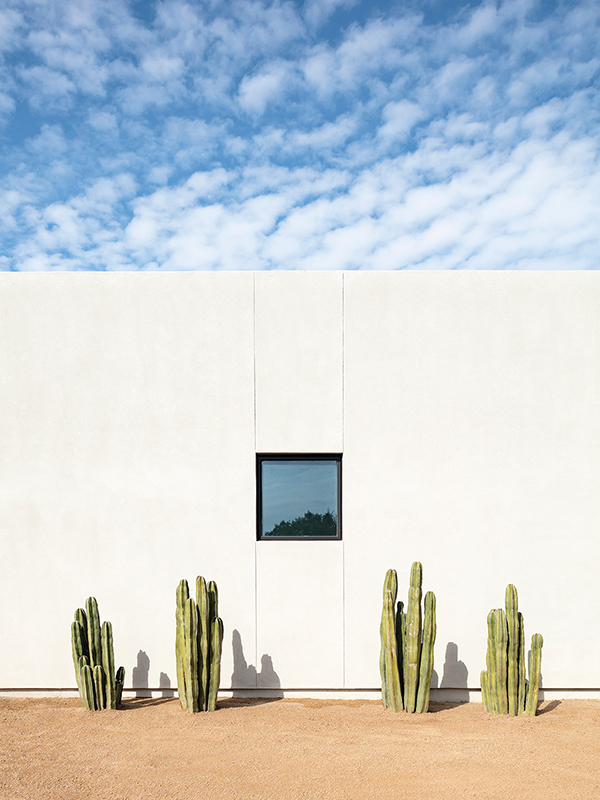 A Beautiful Desert House in Phoenix, Arizona, Inspired by Georgia O’Keeffe’s Paintings