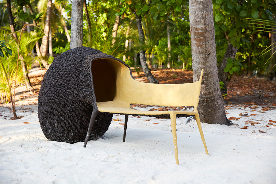 ‘Evaluation Chair’, a cocoon-like bench by Nacho Carbonell.