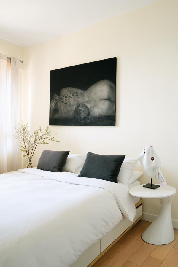 Lalie, by Christophe Bonacorsi, sits above the bed