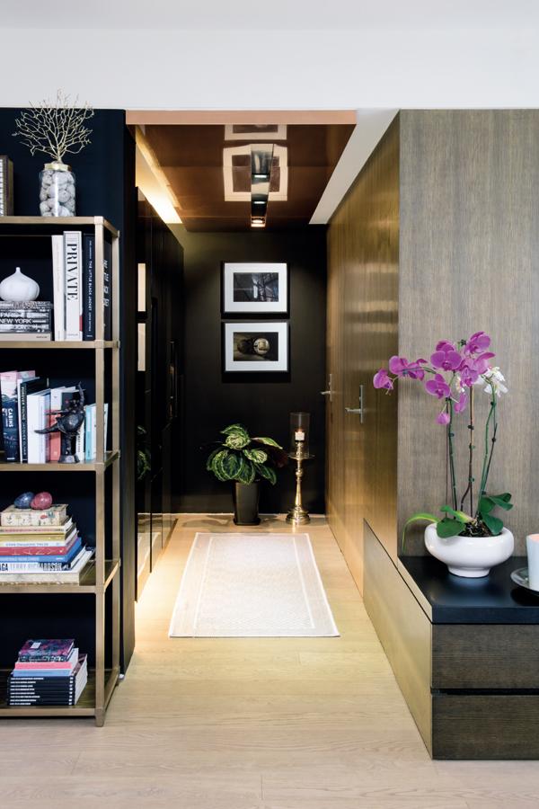 Entering the home, one is immediately transported into a dramatic space, beautifully decked out in black and gold