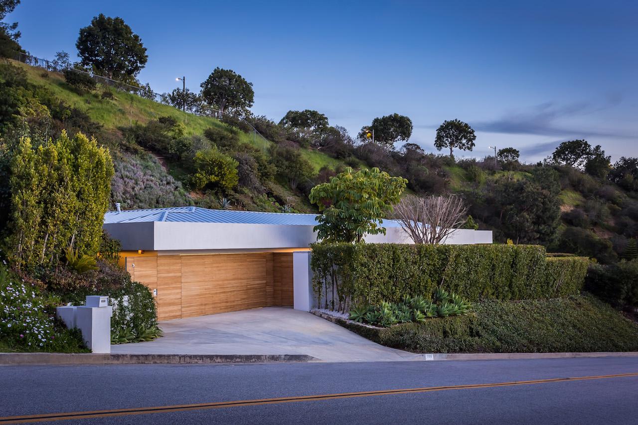 A Minimalist Bachelor Pad in Beverly Hills