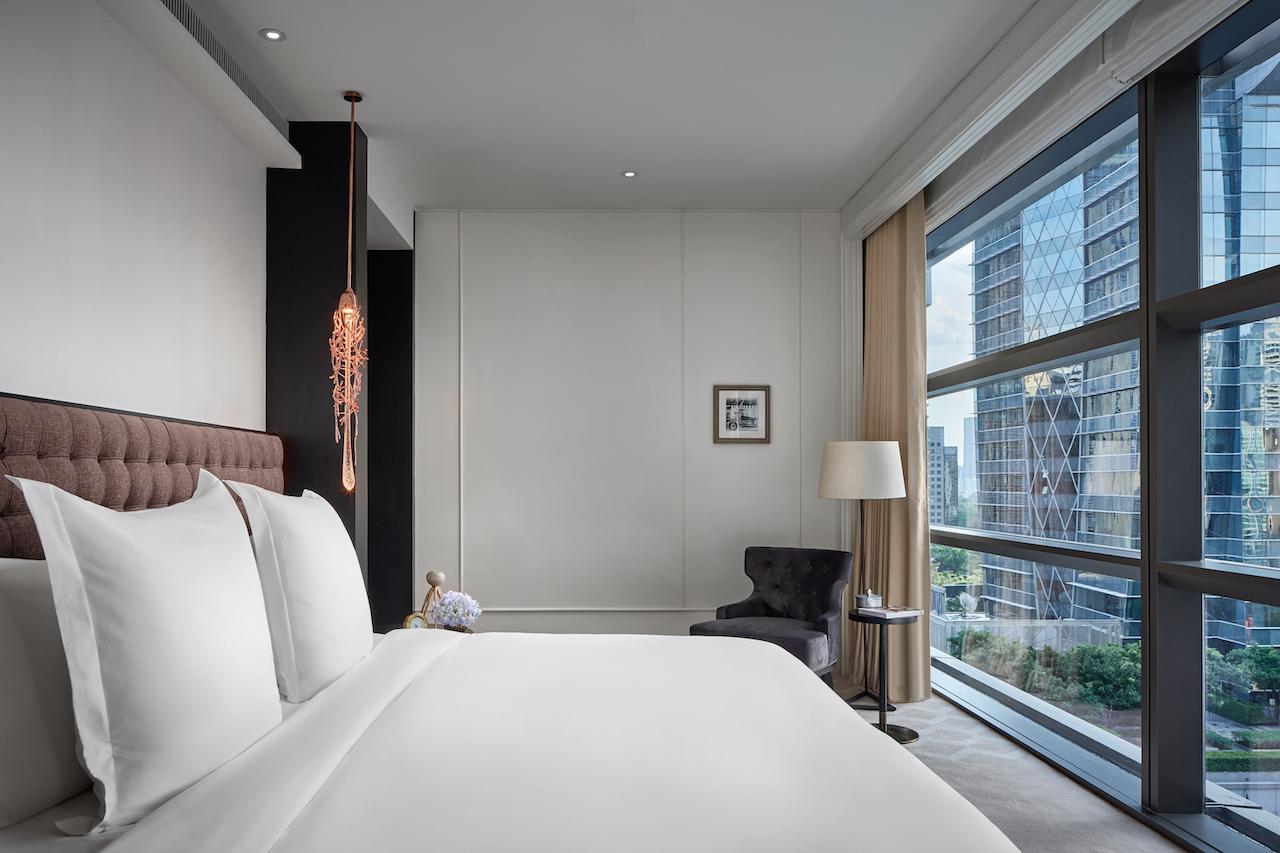 Rosewood Bangkok contains 159 rooms in Bangkok’s most prime location, along Ploenchit Road in the central business district