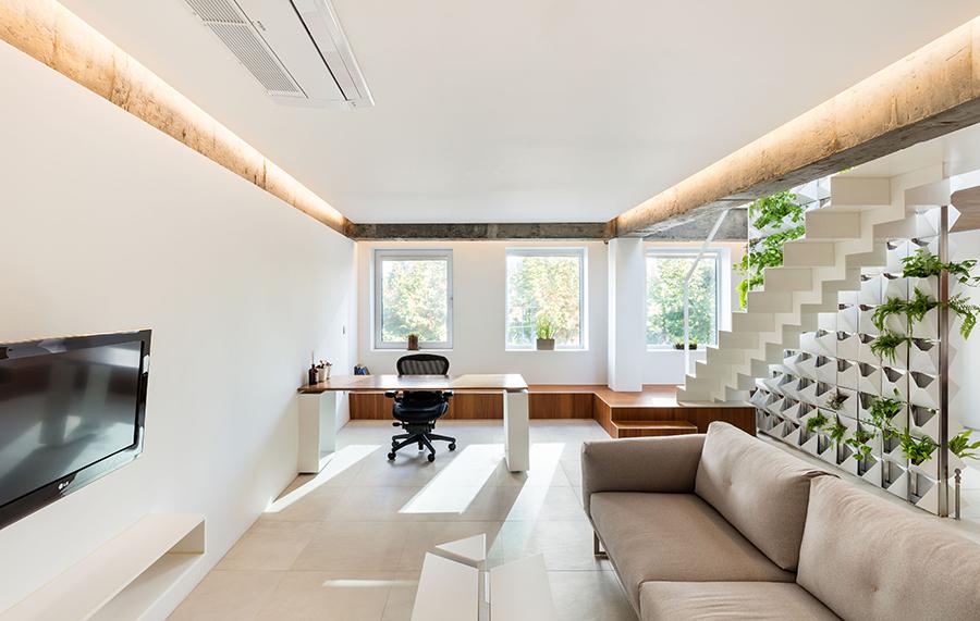 Bright natural light infiltrate the loft, which feature a host of built-in furniture. The sofa is from Korean furniture brand Kaare Klint. (Photo: Kyungsub Shin)