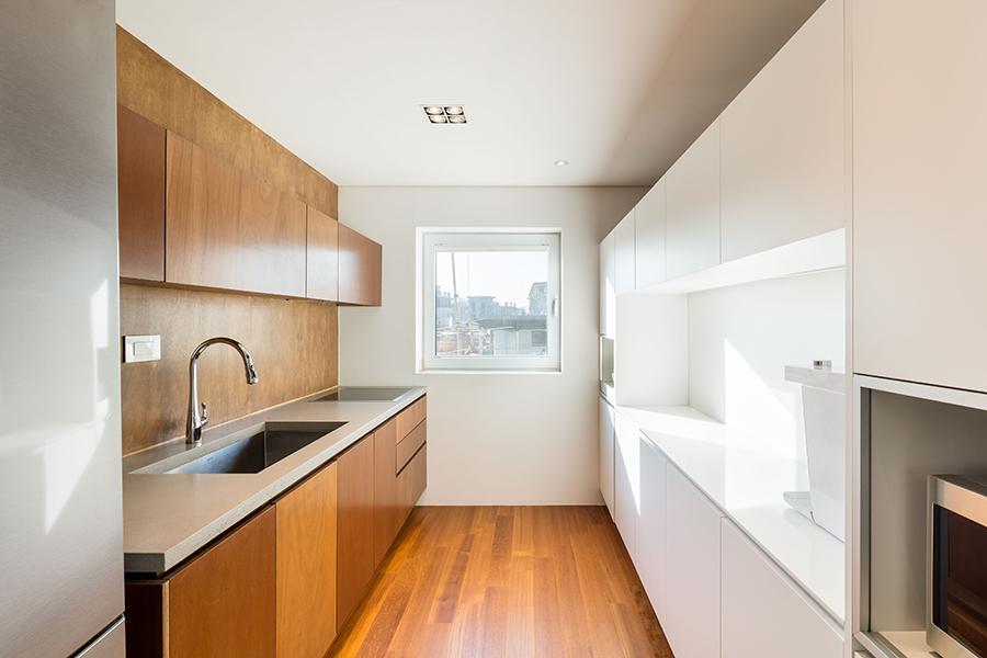 The interiors' minimalist aesthetic of all-white and honey-coloured, wooden surfaces continue into the light-filled kitchen. (Photo: Kyungsub Shin)