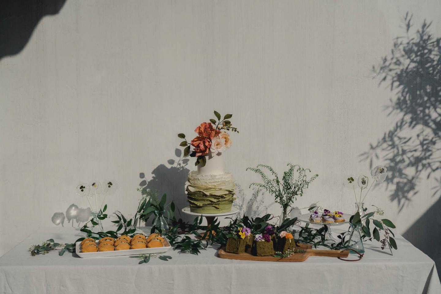 Venus meticulously curates a decadent feast complemented by a delicate floral arrangement from Sally Wong’s Oldsoul Florist in the spacious baking studio of Sheung Wan’s The Mixing Bowl