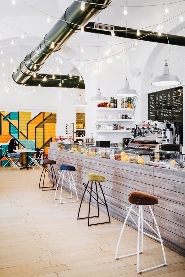 全素食店Spops設計帶幾何刻面，建有餐廳和咖啡室