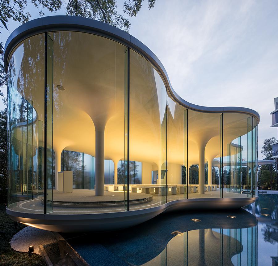 Perched on the water, the Cloud of Luster Chapel appears to float. (Photo: Stirling Elmendorf, courtesy of KTX archiLAB)