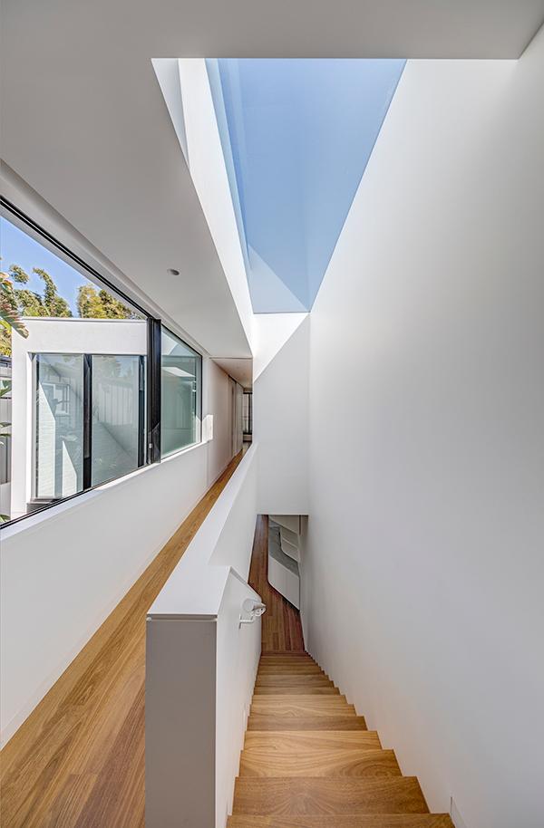 Skylights above the staircase and walkway. (Photo: Murray Fredericks, courtesy of Akin Atelier)