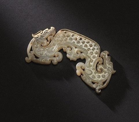 A very rare jade ‘dragon’ pendant Western Han dynasty (206 BC-8 AD). 3 1/2 in. (9 cm.) long. HK$300,000-500,000