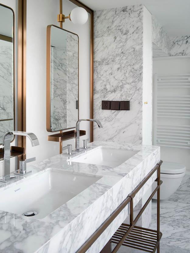 浴室採用大理石鋪砌而成，相比起其他生活空間更添一份奢華感