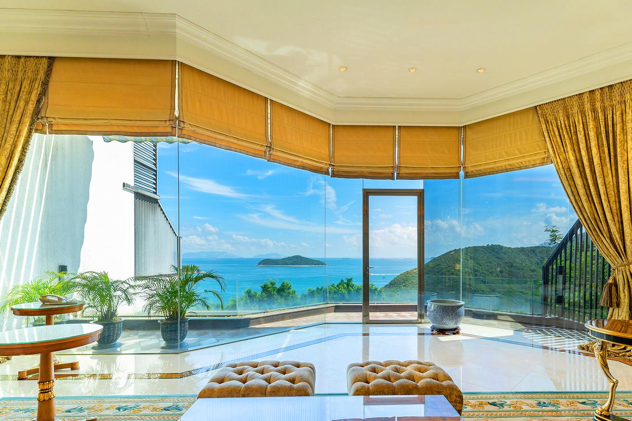 The master bedroom, as well as two other bedrooms, are situated on the upper level, with a spectacular view of the water 