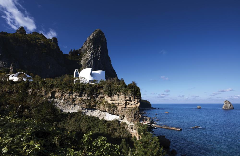 Healing Stay Kosmos’ sits on a 30-metre-high cliff edge