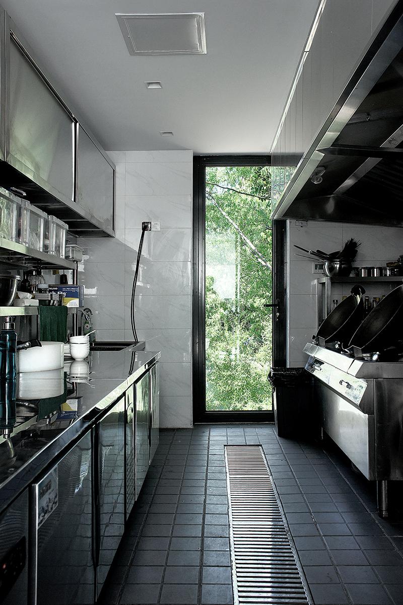 The kitchen with natural views of the outdoors. (Photo: Linjian Design Studio)