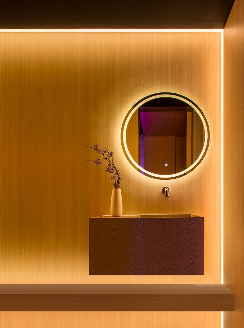 The illuminated amber motif extends to the rest room. (Photo: Courtesy of Shanghai Hip-pop Design)